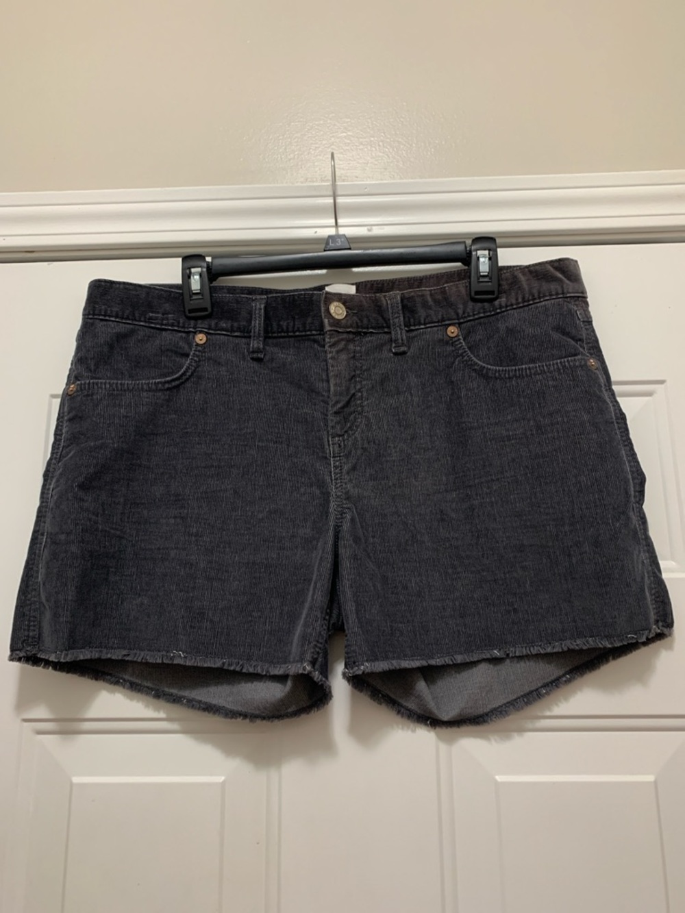 3/$15 GAP Gray Cotton Blend Corduroy Women's Shorts - Frayed Hem Size 14